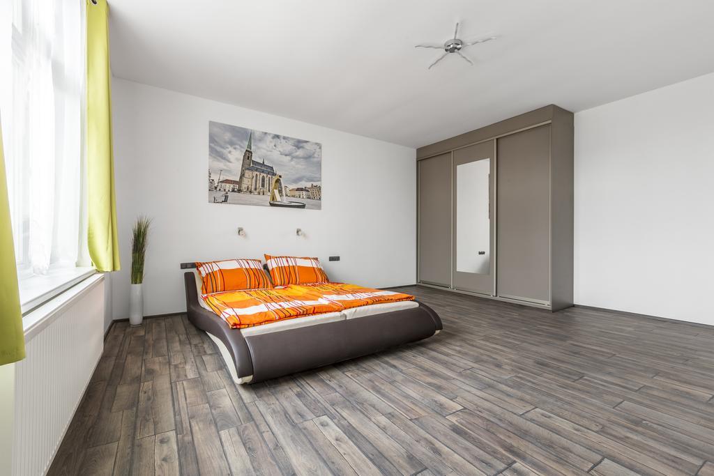Apartsee Halkova Plzeň Exteriör bild